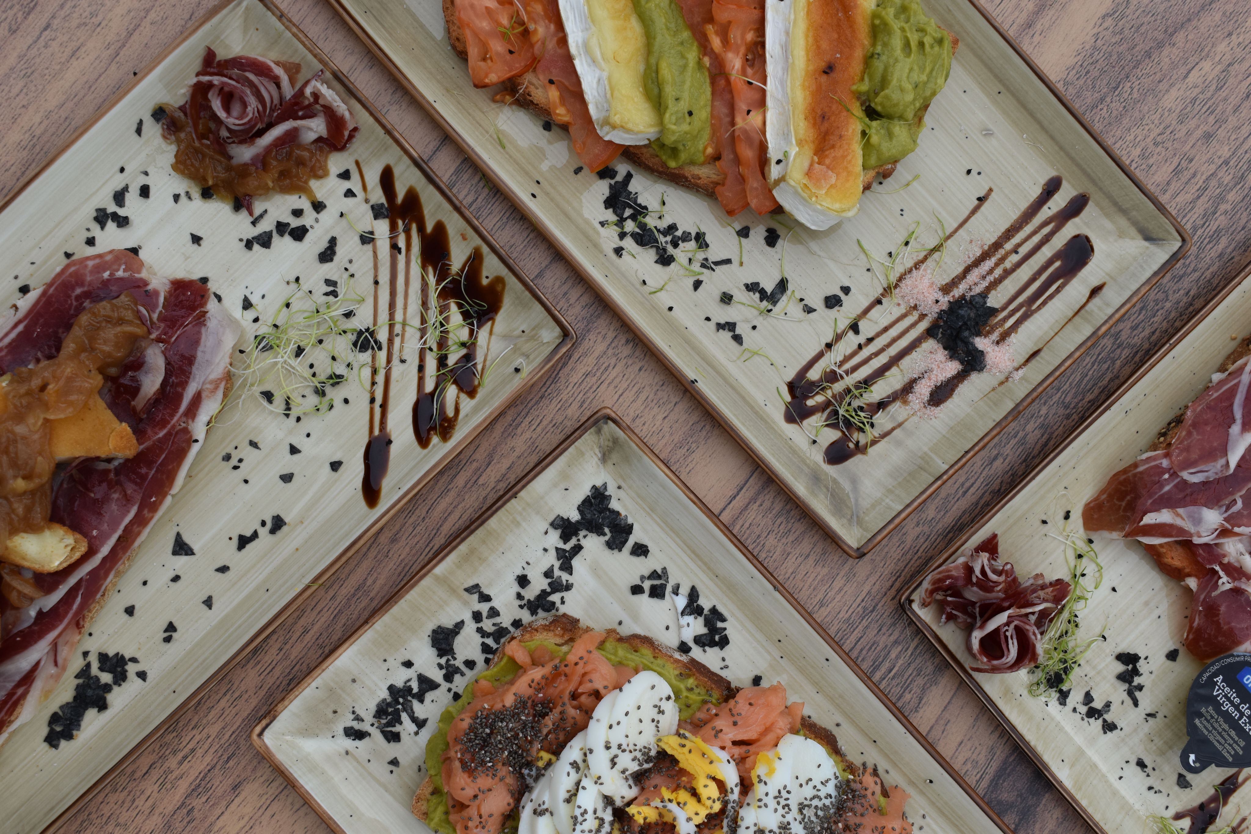 Variedad de desayunos servidos en La Cala